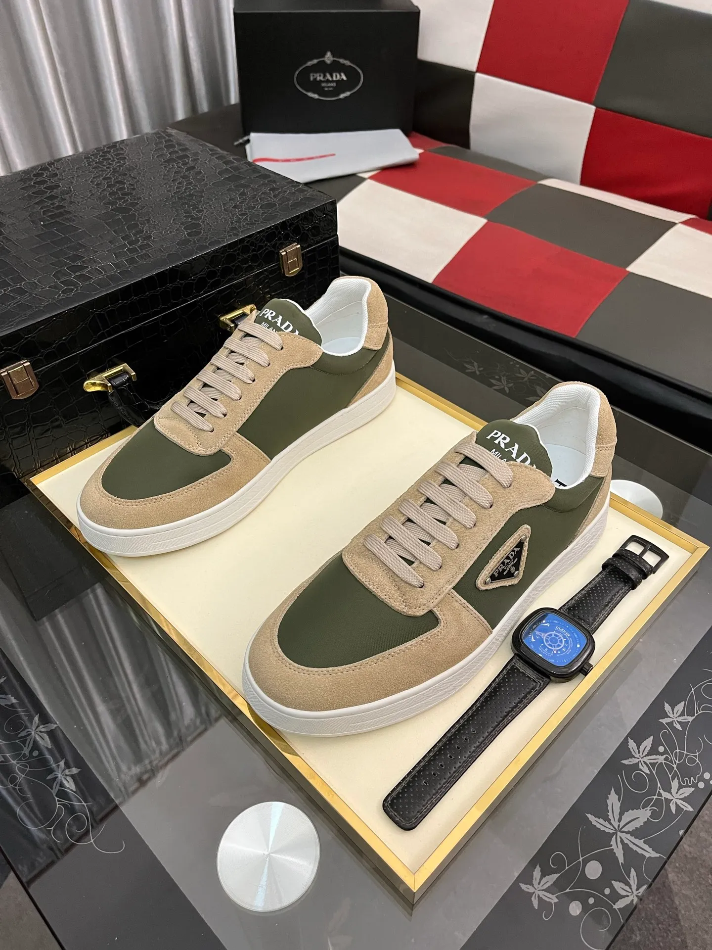 Men's shoes 💰440⌚️⌚️【PRADA】Prada ~ unique and casual style. New models from Prada official website are coming [Celebrate][Celebrate]🏃High-end brand casual shoes ➕Full set of packaging😍😍 Men's 2023 counters are on sale simultaneously, Italian imported brands select first-layer Italian cowhide. 🐑Sheepskin lining (refuses to discolor and rub feet) Sole: Original sole specially provided by the original factory 🎬Better in kind Size number: 38-444️⃣Colors available